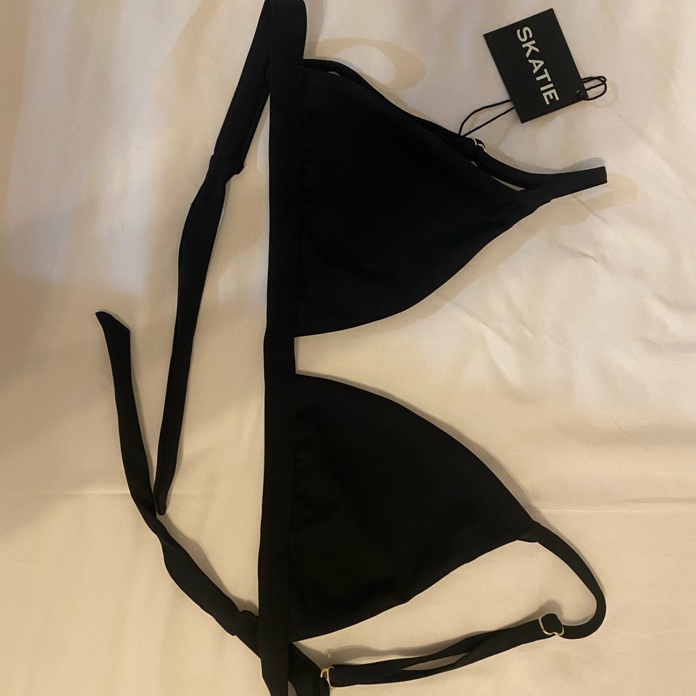 Skatie Elegant Black Triangle Bikini Top